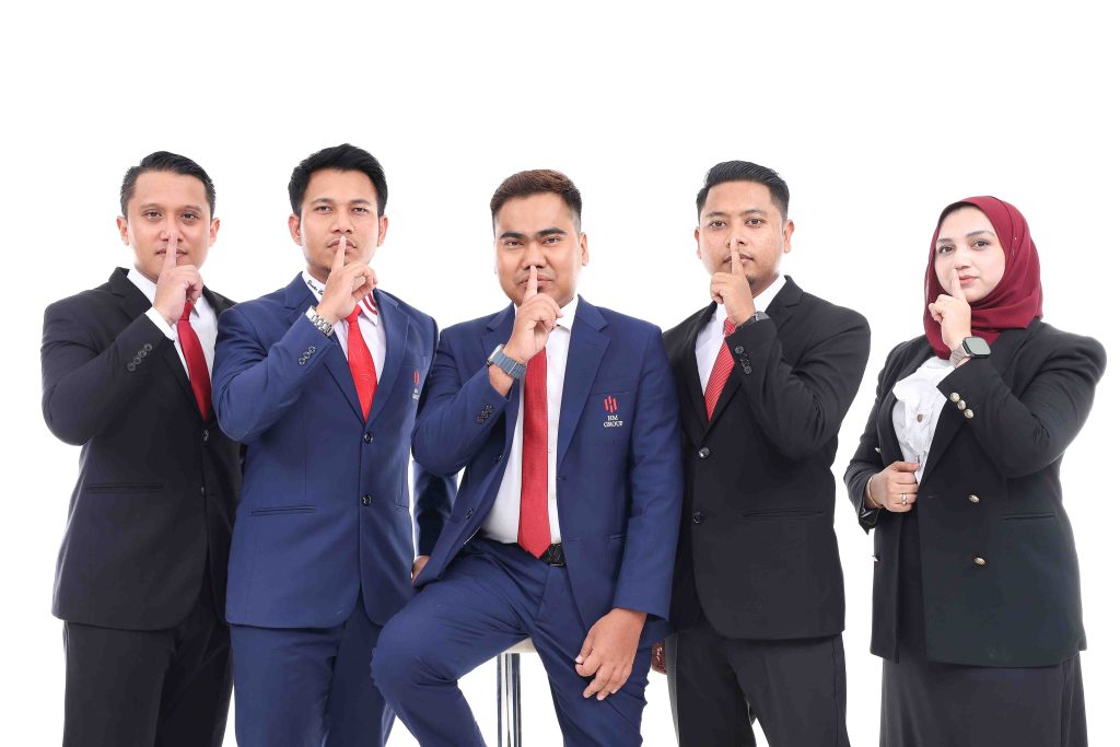 AIA insurance team group photo, Khairul Anuar team corporate photoshoot by The Cade & Co, Cyberjaya