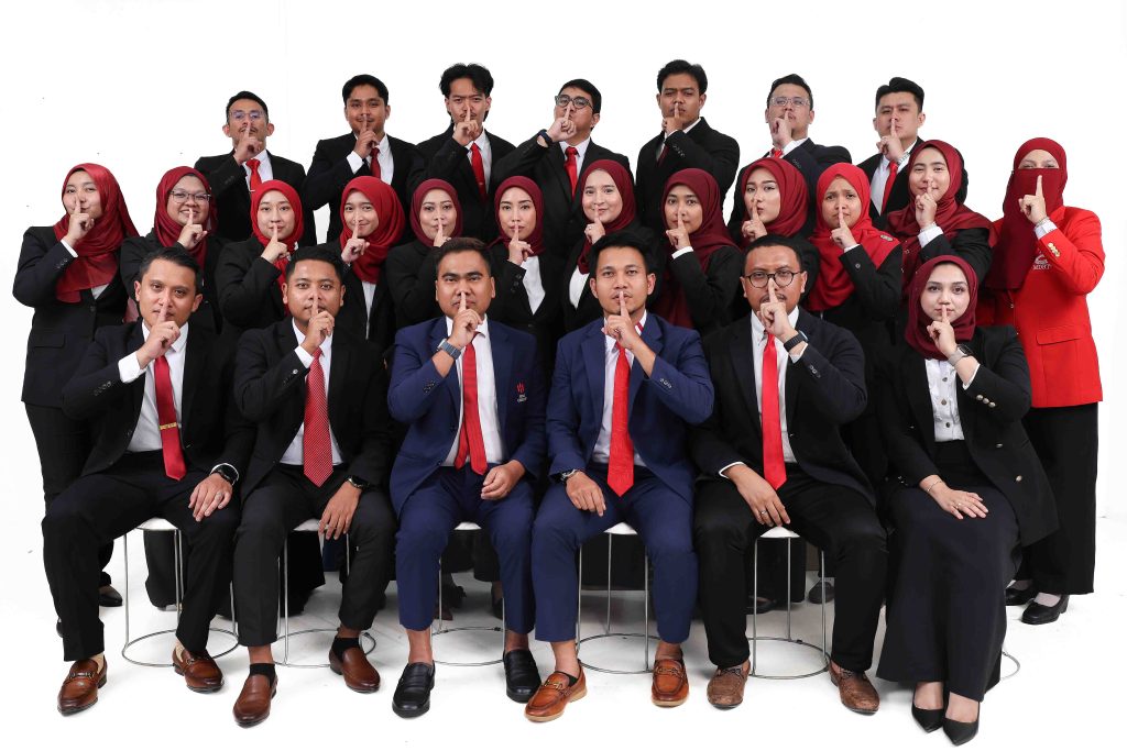 AIA insurance team group photo, Khairul Anuar team corporate photoshoot by The Cade & Co, Cyberjaya