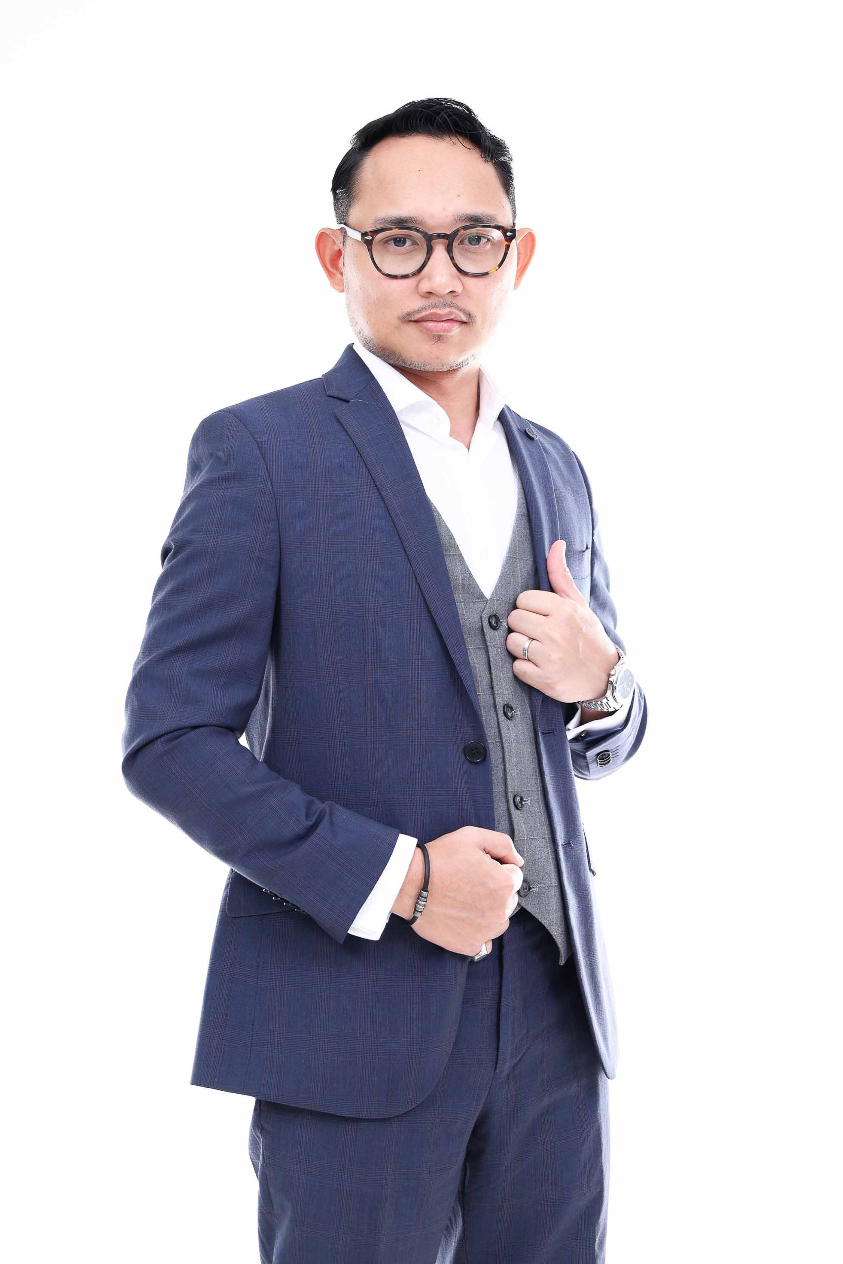 En Naim, Property Agent (REN), half-body portrait, studio portrait 5, The Cade & Co, Cyberjaya
