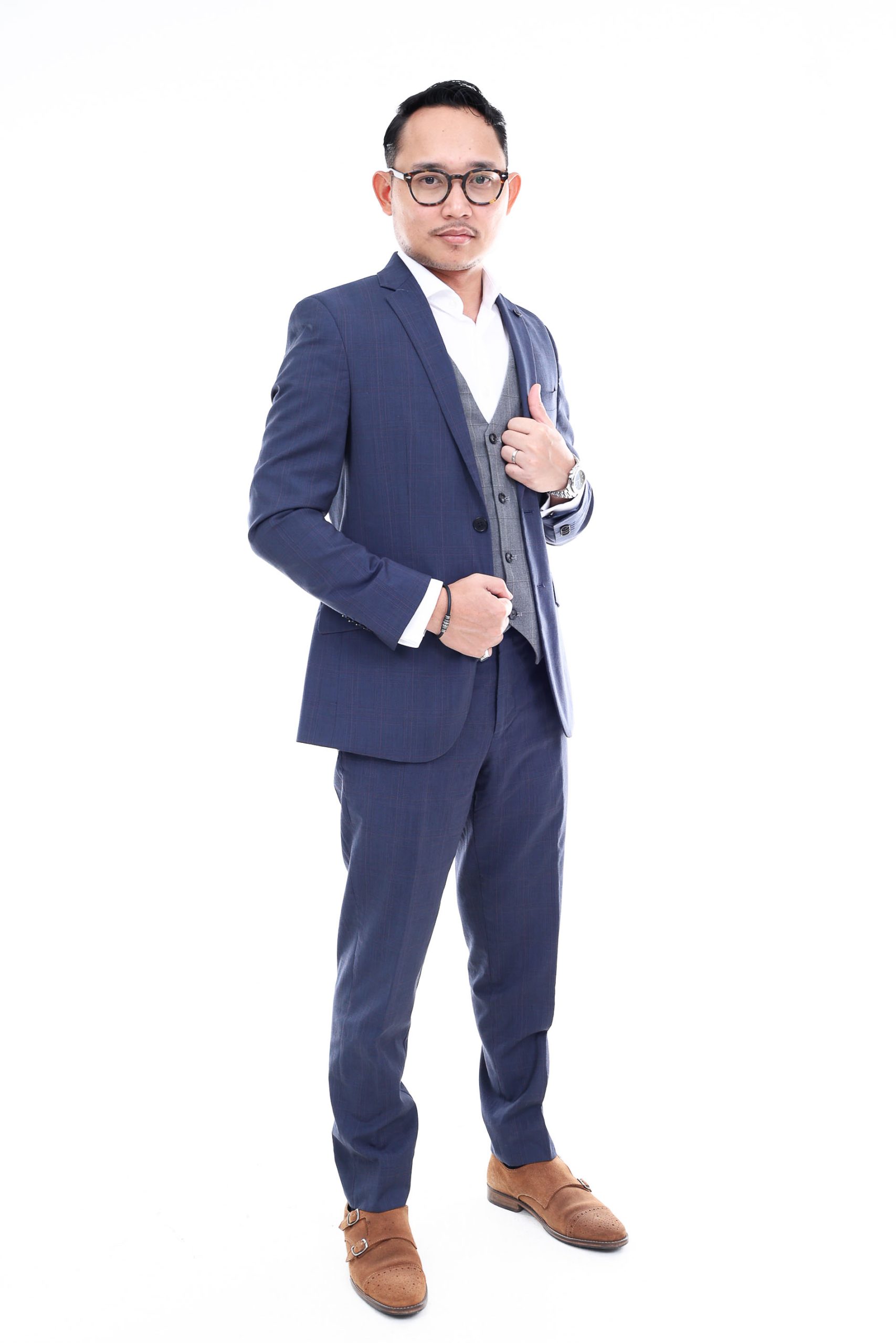 En Naim, Property Agent (REN), full-length portrait, studio portrait 6, The Cade & Co, Cyberjaya