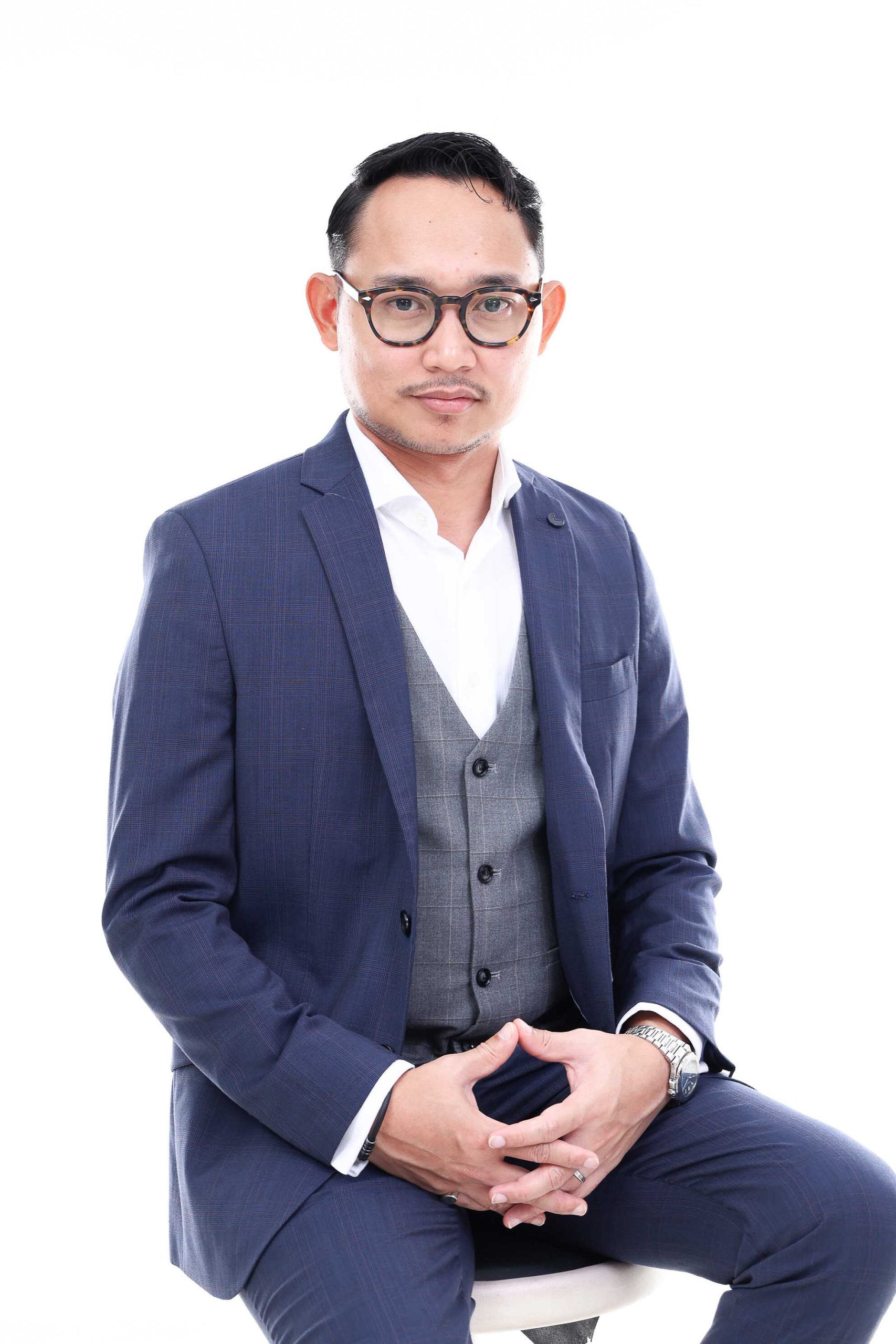 En Naim, Property Agent (REN), half-body portrait, studio portrait 7, The Cade & Co, Cyberjaya