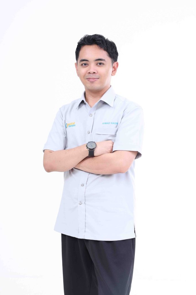 Postal Forum MCMC staff individual portrait in uniform, studio corporate photoshoot by The Cade & Co, Cyberjaya
